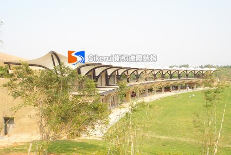 張拉(la)膜(mo)結構停車(che)棚(peng)值得(de)推(tui)薦的(de)理由(you)包(bao)括哪(na)些(xie)