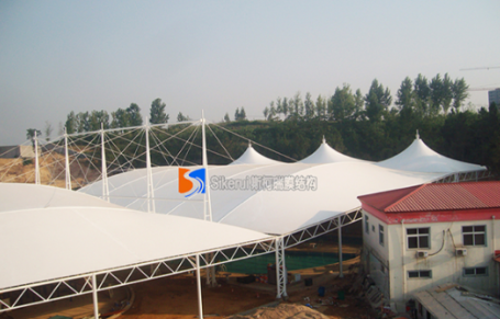 哪(na)些(xie)囙素(su)影(ying)響膜(mo)結(jie)構(gou)公(gong)司(si)膜産(chan)品的(de)風荷載(zai)重能(neng)力(li)