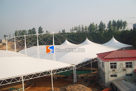 張(zhang)拉膜(mo)備受(shou)青睞(lai)的(de)特點有(you)哪些(xie)