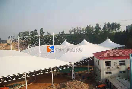 淺(qian)談(tan)膜(mo)結構(gou)在(zai)建築工程上(shang)的應用