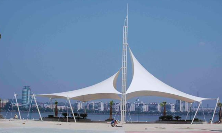 選(xuan)擇(ze)張(zhang)拉(la)膜公司(si)應(ying)註意(yi)哪些(xie)事情