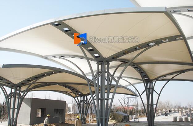 膜(mo)結(jie)構停(ting)車(che)棚(peng)要(yao)滿足(zu)哪(na)些(xie)要求