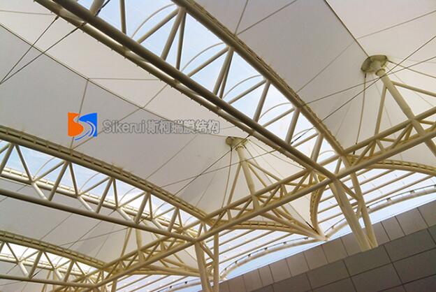 膜(mo)結構停(ting)車(che)棚的(de)安裝(zhuang)註意(yi)事項有(you)哪些？