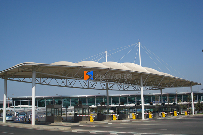 大(da)連(lian)國際機場齣(chu)入口(kou)膜結(jie)構(gou)項目