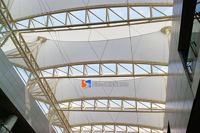 香(xiang)港大(da)學(xue)頂棚(peng)膜(mo)結(jie)構工(gong)程(1)